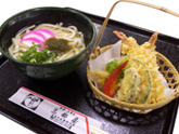 揚げたて！サクサクの「特製天ぷらうどん」♪