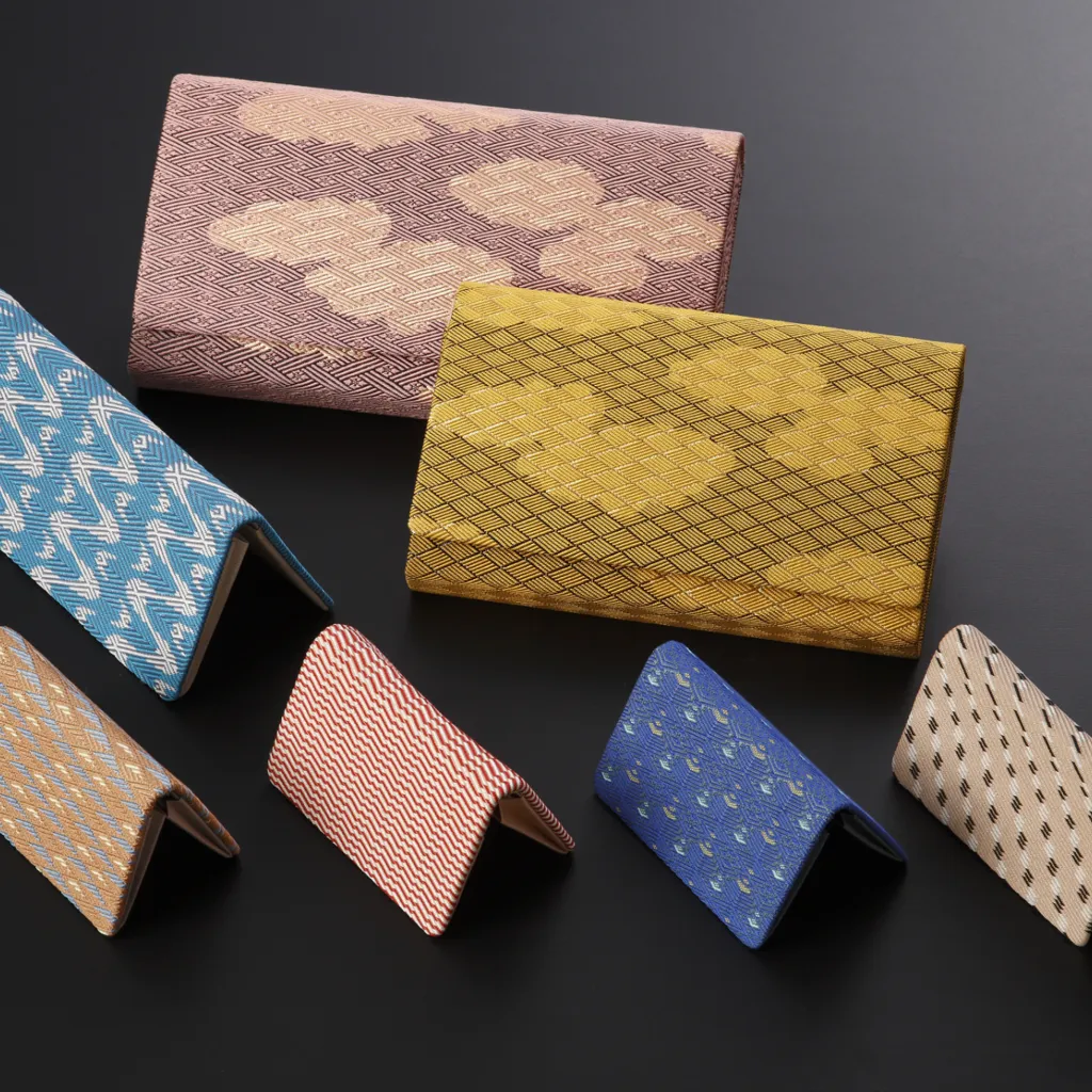鹿島市の伝統工芸品「鹿島錦（かしまにしき）」は、どのような特徴をもつ織物でしょう？の画像