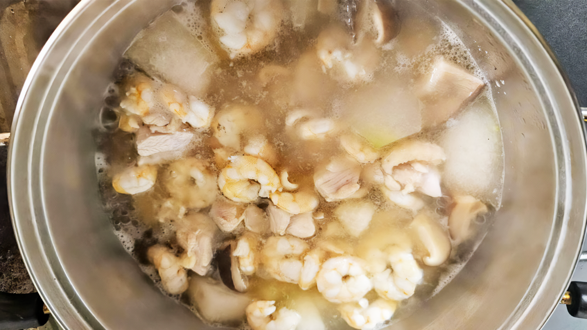 【お料理レシピ】冬瓜と芝エビ、鶏肉、干し椎茸の黄金煮【水上鮮魚店】の画像
