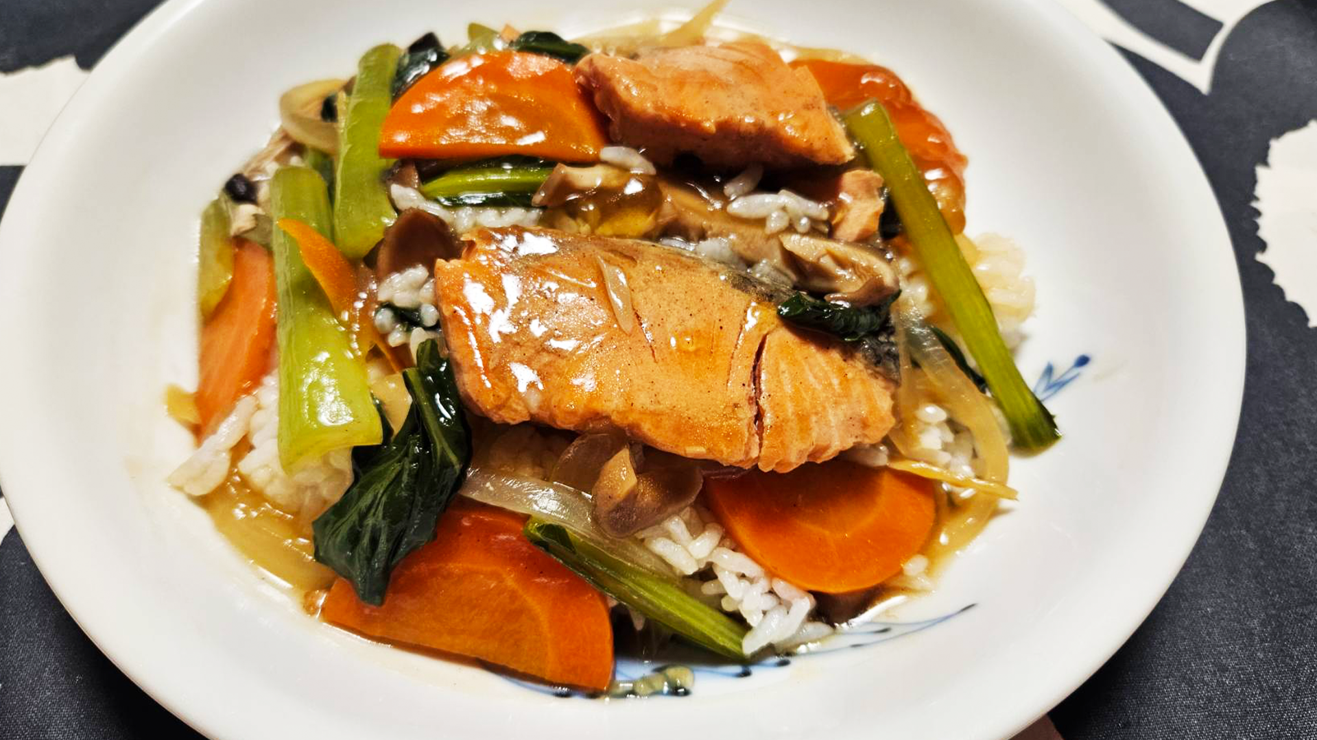 【お料理レシピ】鮭中華丼【水上鮮魚店】